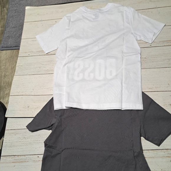 4 Spotted Zebra T Shirts. 2 Graphic Tees and 2 Solid Color Tees. Size small 6-7 - Picture 3 of 13